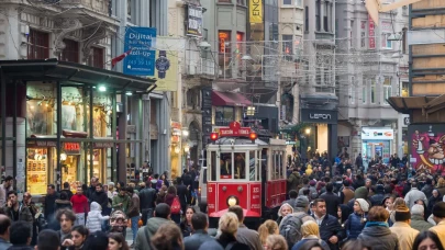 İstiklal Caddesi’nde kiralar dudak uçuklatıyor: Yeni dükkan kiralamak İçin 250 bin TL gerekli!