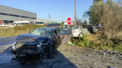 Bursa'da korkunç trafik kazası: İki araç birbirine girdi