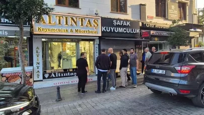 İstanbul'da kuyumcu soygunu: İş yeri sahibini darbedip 2,6 kilo altın çaldılar!