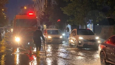 Kars'ın Selim ilçesinde şiddetli rüzgar çatılara zarar verdi