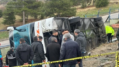 Isparta'da korkunç kaza: Yolcu otobüsü şarampole uçtu! 1 ölü, 18 yaralı