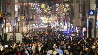 Taksim ve İstiklal’de yılbaşı yoğunluğu: Güvenlik önlemleri üst seviyede