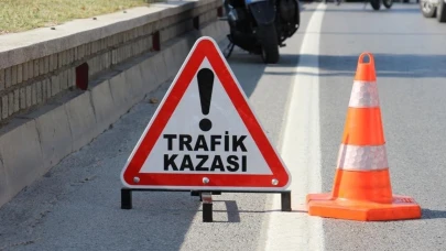 Bilecik'te hurda yüklü kamyon devrildi: Kazada 1 kişi öldü, 1 kişi yaralandı