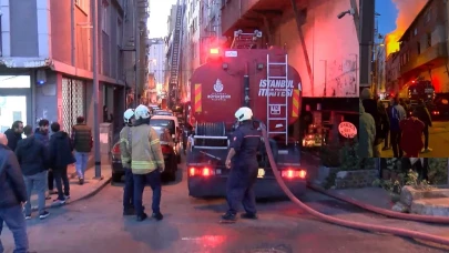 Şişli'de yangın paniği: 3 katlı bina alev aldı