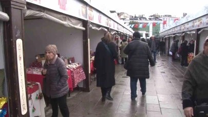 Üsküdar'da noel pazarı kurulmasına vatandaşlardan tepki