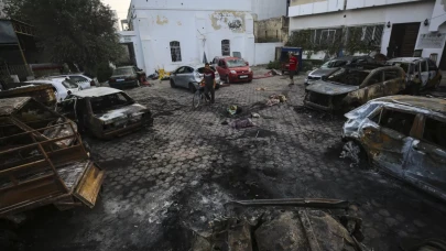 Soykırımcı İsrail, hastaneleri bombaladı!