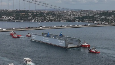 İstanbul Boğazı'nda gemi trafiği askıya alındı