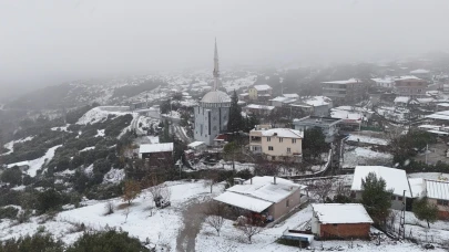 İzmir'in yüksek kesimlerinde kar yağışı başladı