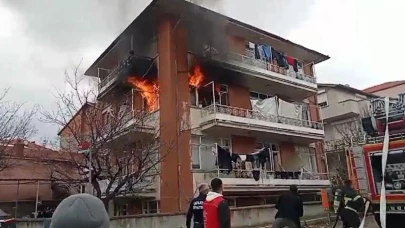 Isparta'da dehşet: Eşine kızdı, çocuğunun da olduğu evi yaktı!