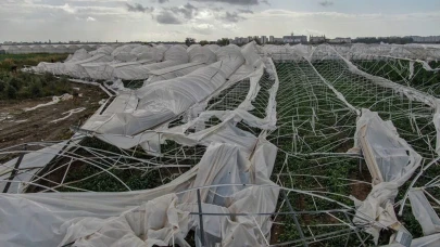 Antalya'da hortum, muz seralarını yerle bir etti