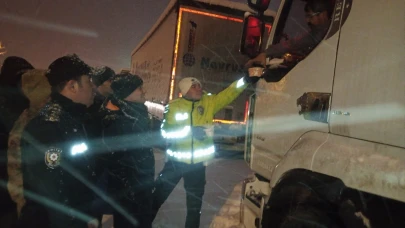 Ardahan'da mahsur kalan sürücülere sıcak yardım