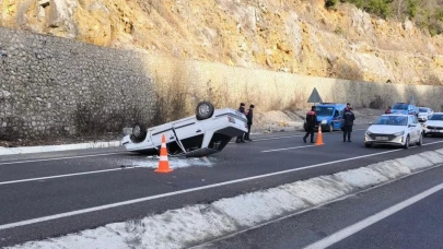 Zonguldak'ta kontrolden çıkan otomobil takla attı, 2 kişi yaralandı