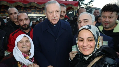 Cumhurbaşkanı Erdoğan’dan Regaip Kandili’nde Sultanahmet ziyareti