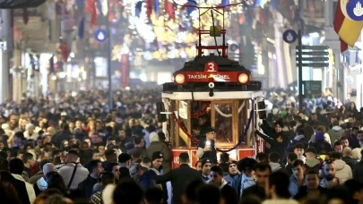 Yeni yıla çalışarak girdiler: İstanbul’da mesai başındaki İstanbullular