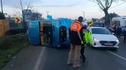 Silivri'de hafif ticari araç yolcu minibüsüne çarptı: 10 yaralı