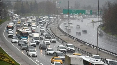 İstanbul, Ankara ve İzmir'de haftanın son iş gününde yola çıkanlar dikkat!