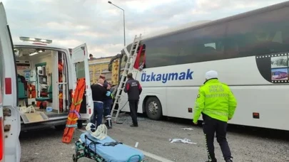 Konya'da yolcu otobüsü tıra çarptı: Çok sayıda ölü ve yaralı var!