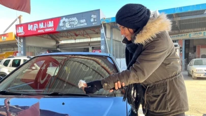 Kuaförlük mesleğini bırakıp oto boyacı oldu: Saçları değil, kaporta boyuyor