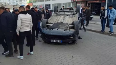 Siirt'te otomobile çarpan araç takla attı!