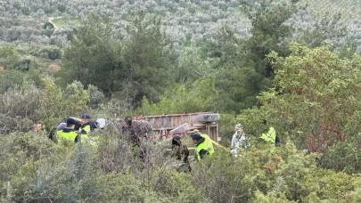 Bursa'da feci kaza: Traktör şarampole yuvarlandı! Ölü ve yaralılar var