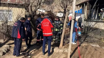 Elazığ'da soba yangını: Anne ve 2 kızı hastaneye kaldırıldı!