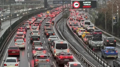 İstanbul, Ankara ve İzmir'de yola çıkanlar dikkat! Kara yollarındaki son durum açıklandı