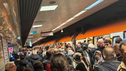 Teknik arıza mı? Plansızlık mı? Metro yine durdu, vatandaş yürümek zorunda kaldı!