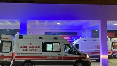 Amasya'da hafif ticari araç devrildi: 8 yaralı