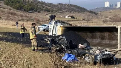 Ankara Büyükşehir Belediyesi'ne ait zift yüklü kamyon kaza yaptı: 3 belediye işçisi öldü!