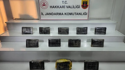 Hakkari'de minibüste 15 kilo uyuşturucu yakalandı