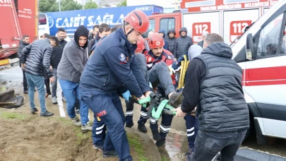 Trabzon'da yol süpürme aracı devrildi: 1 işçi yaralandı