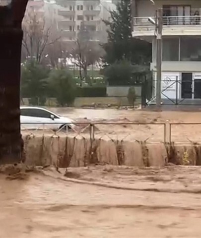 Şanlıurfa'da yağış nedeniyle eğitime ara verildi