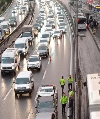 İstanbul'da yağış nedeniyle ulaşım durma noktasına geldi