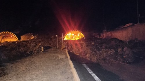 Bolu Dağı Tüneli'nin Düzce girişinde heyelan meydana geldi, yol trafiğe kapatıldı