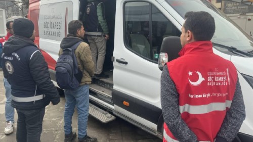 Eskişehir'de 20 düzensiz göçmen yakalandı, 2 zanlı tutuklandı!