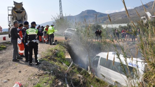 Mersin'de feci kaza: 1 ölü, 13 yaralı