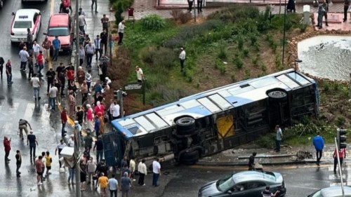 Ankara'da belediye otobüsü devrildi: 5 kişi yaralandı