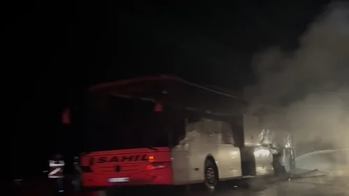 İstanbul'da otobüs kazası: Bariyerlere çarpan otobüs patladı