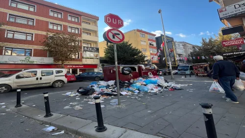 Kartal işçileri grevde: Mahallelerde çöp sorunu büyüyor