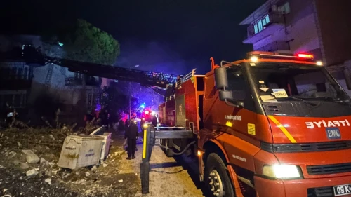 Aydın'da yangın: 3 kişi dumandan etkilendi, kedi ve kuş kurtarılamadı