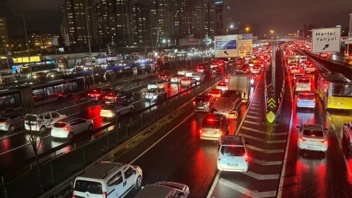 İstanbul trafik alarmı: Mesai sonrası yoğunluk yüzde 90’a ulaştı!