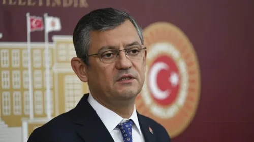 Özgür Özel, Ümit Özlale’nin CHP’ye katıldığını duyurdu!