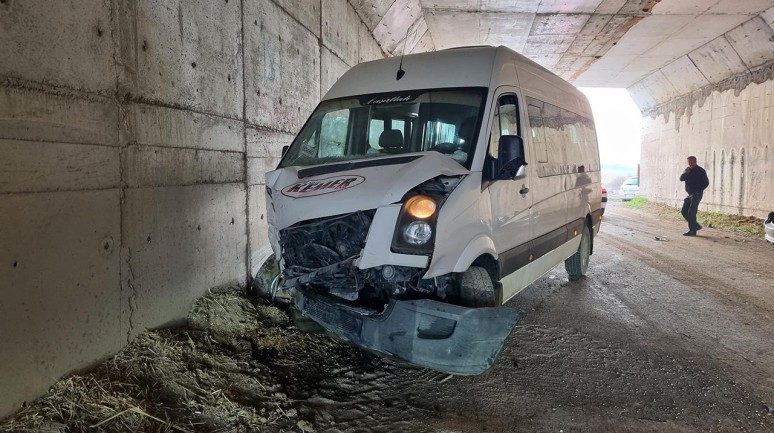 Burdur'da öğrenci servisi kazası: 14 yaralı