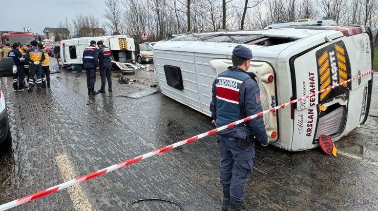 Bartın'da işçi servisleri kazası: 1 ölü, 29 yaralı