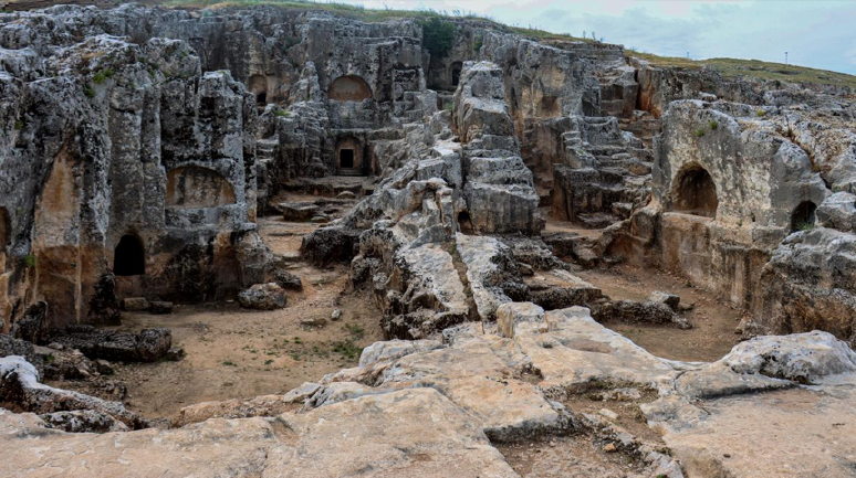 Adıyaman'da 2 bin 100 yıllık tokalaşma anıtı ve yazıt sergilenmeye başlandı