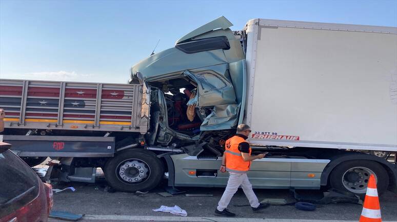 Gaziantep'te 7 araç zincirleme kaza yaptı: Ölü ve yaralılar var