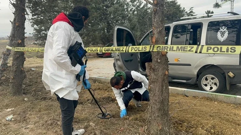 Tekirdağ'da iki kuzen mezarlıkta başlarından vurulmuş halde ölü bulundu