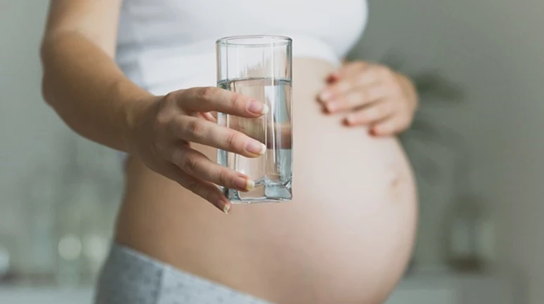 Hamileler günde kaç litre su tüketmeli? İşte uzman isimden sağlıklı gebelik için tavsiyeler!