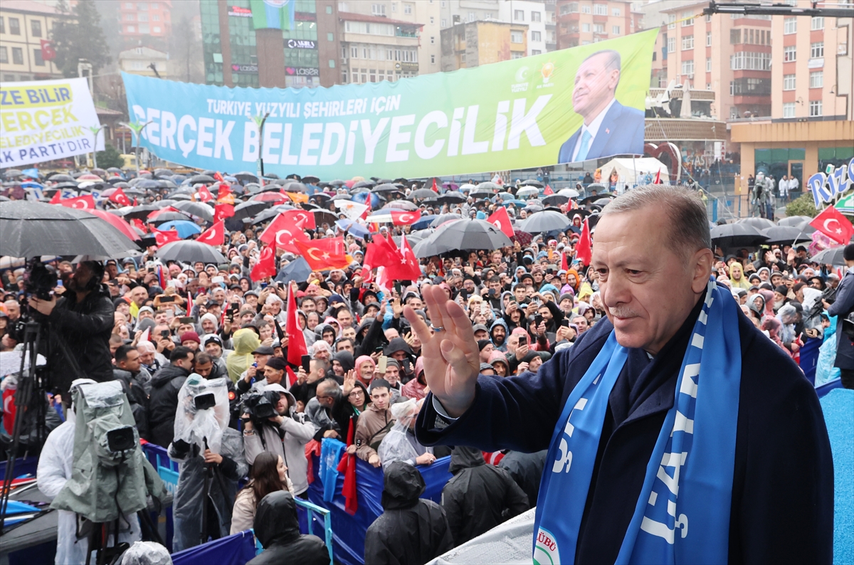 AA-20240217-33733111-33733107-CUMHURBASKANI_VE_AK_PARTI_GENEL_BASKANI_ERDOGAN_RIZE_MITINGINE_KATILDI