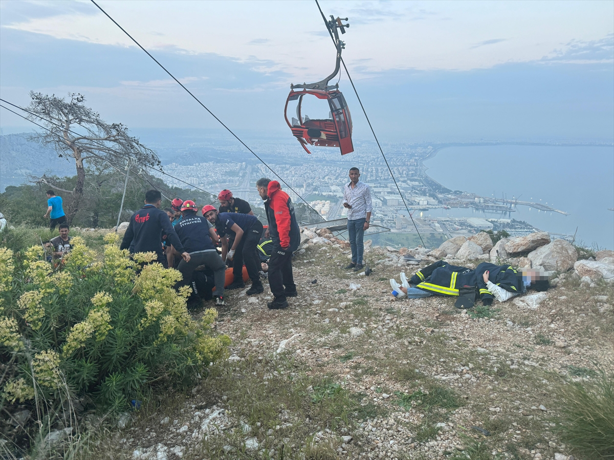 AA-20240412-34254772-34254770-ANTALYADA_DUSEN_TELEFERIK_KABININDEKI_1_KISI_OLDU